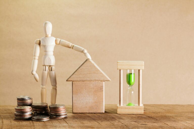 ¿Amortizar hipoteca o no? Monedas, vivienda y tiempo representan la decisión financiera